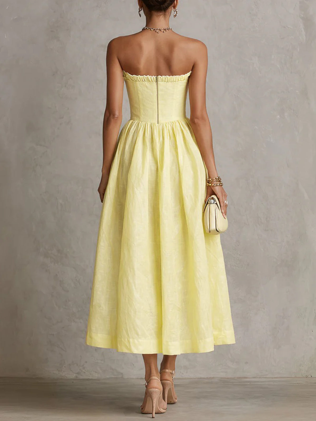 Paula - Vestido Midi Amarillo sin Tirantes con Aplicaciones Florales Decorativas