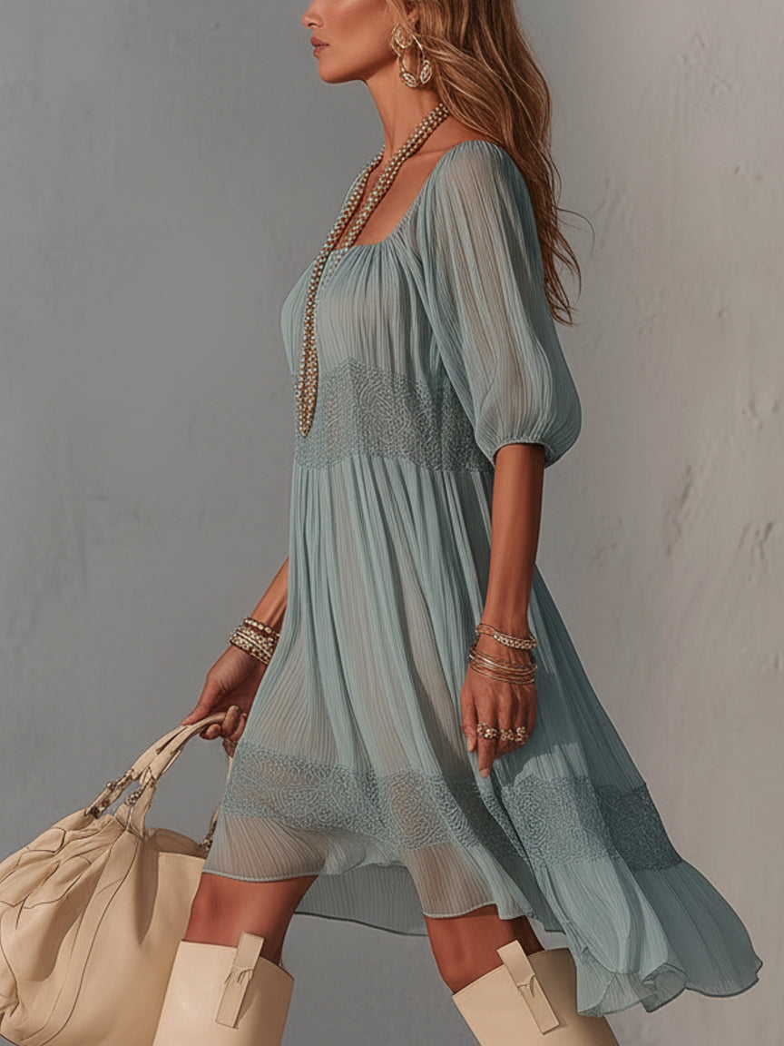 Elena - Vestido Midi Azul Plisado con Detalles de Encaje Decorativo