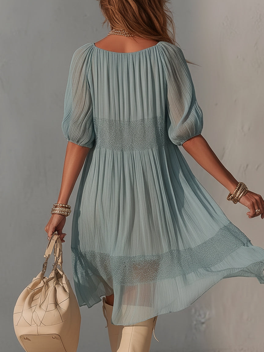 Elena - Vestido Midi Azul Plisado con Detalles de Encaje Decorativo