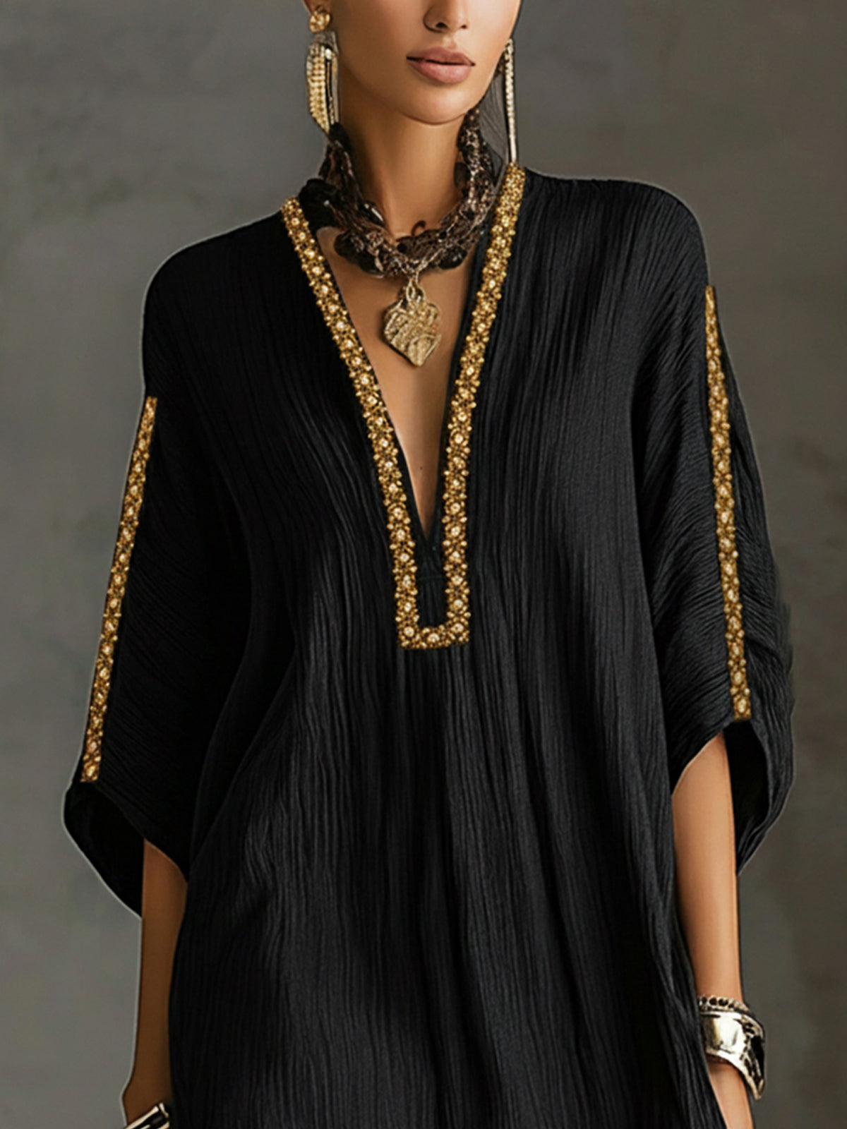 Noa - Vestido Mini Negro con Escote en V Profundo