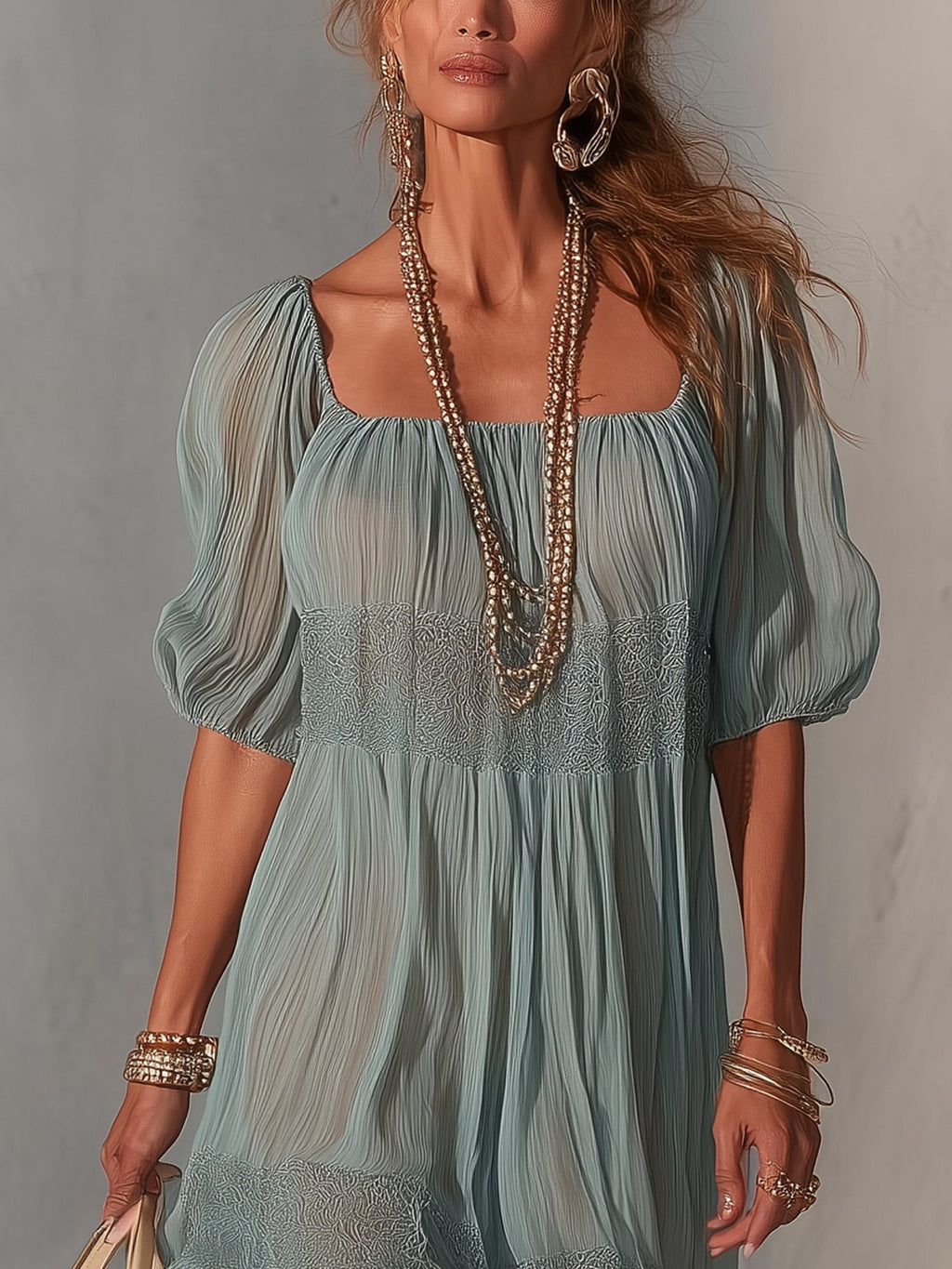 Elena - Vestido Midi Azul Plisado con Detalles de Encaje Decorativo