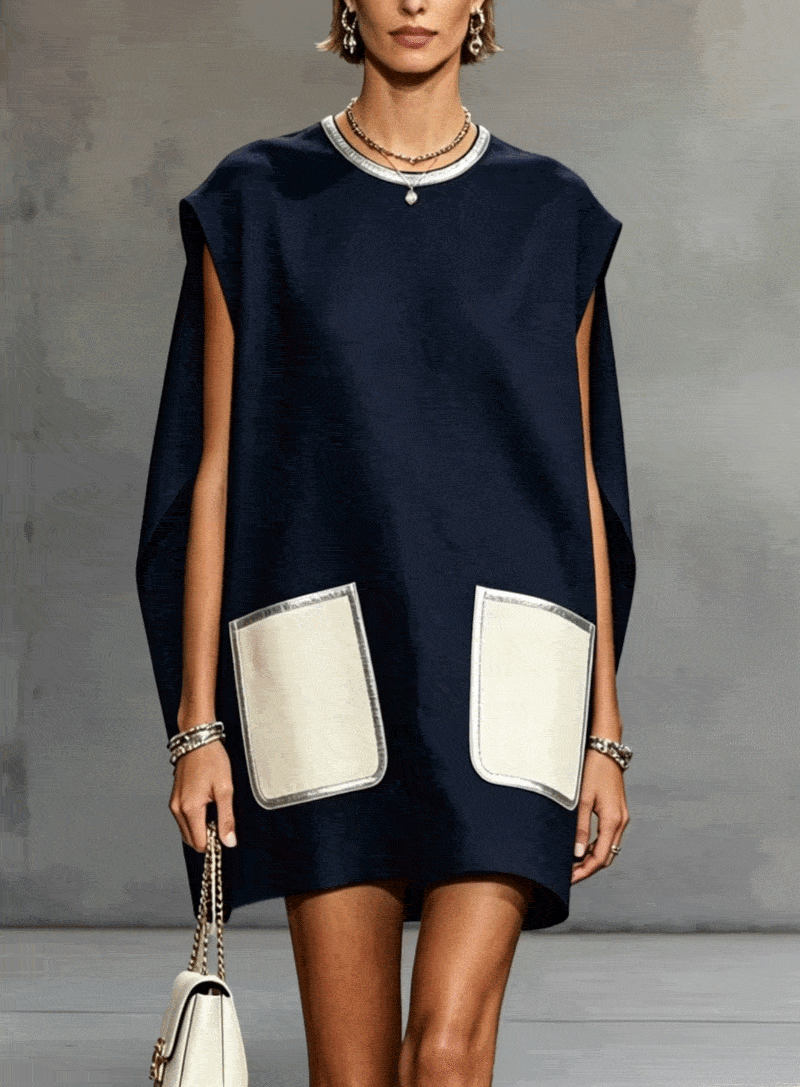 Clara - Vestido Mini Azul Marino sin Mangas con Bolsillos de Parche en Contraste