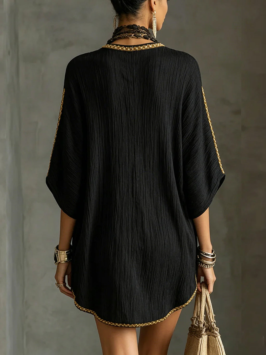 Noa - Vestido Mini Negro con Escote en V Profundo