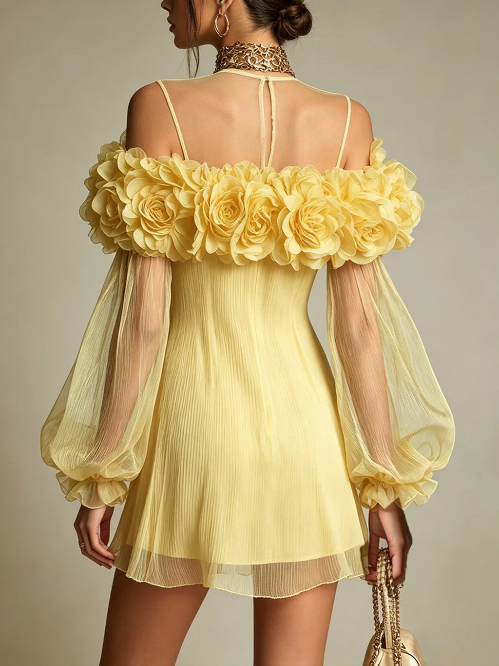 Lucía - Vestido Mini de Gasa Plisada Amarillo con Flores 3D Decorativas