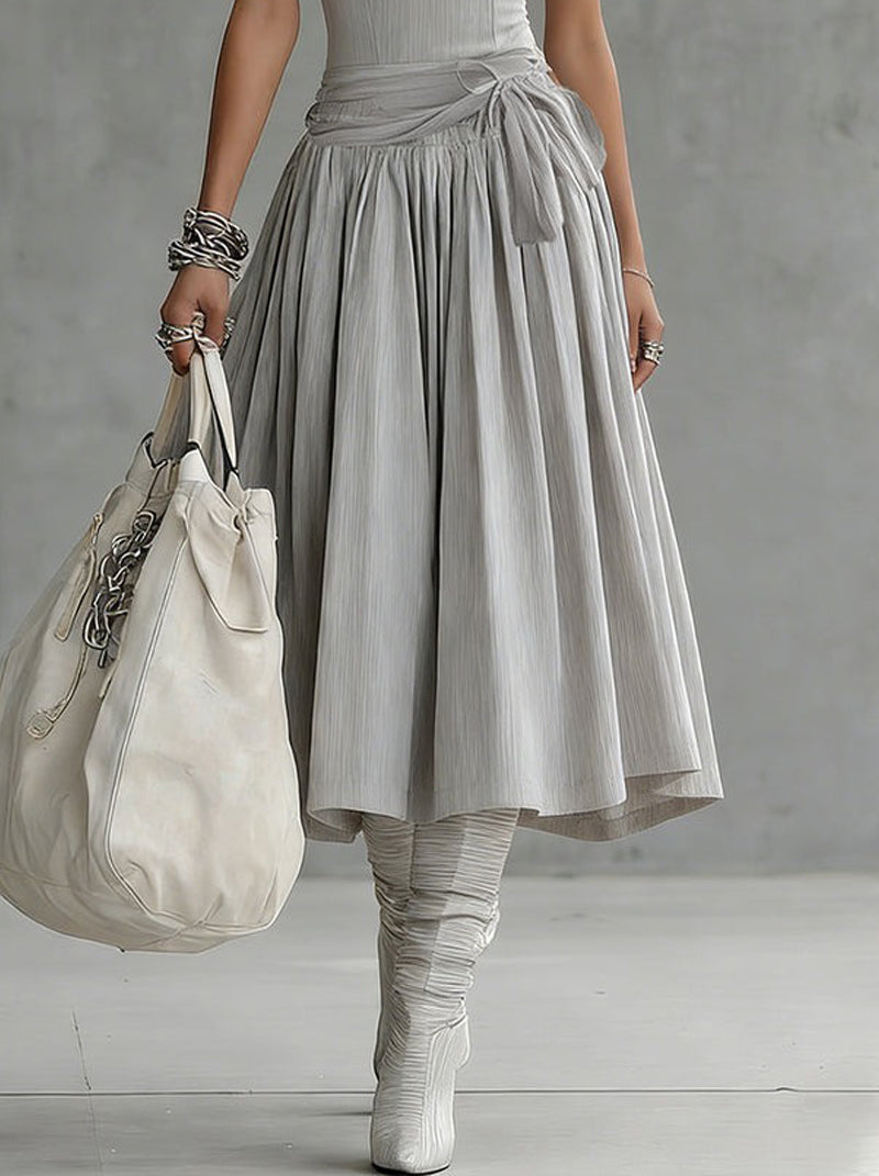 Ariana - Vestido Midi Gris con Cuerpo de Tirantes Acanalado y Falda Drapeada