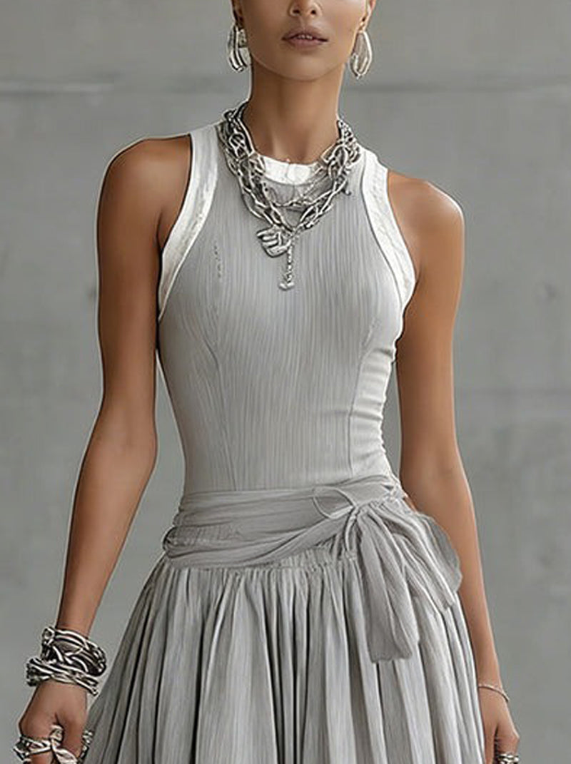 Ariana - Vestido Midi Gris con Cuerpo de Tirantes Acanalado y Falda Drapeada