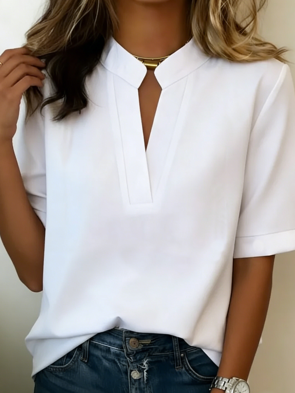 Margarita - Blusa Elegante con Escote en V y Detalles Dorados