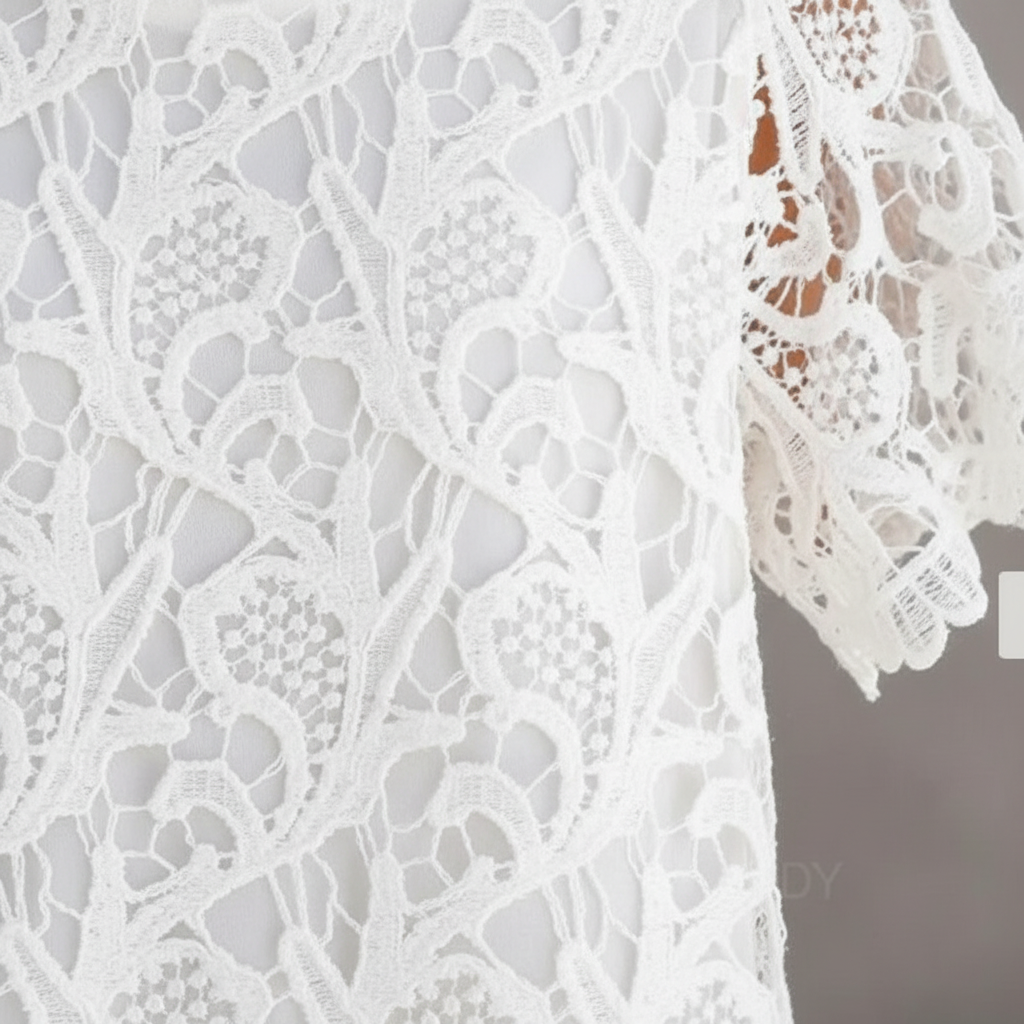 Ava | Minivestido de Encaje de Mujer con Manga Corta y Diseño Calado | Verano