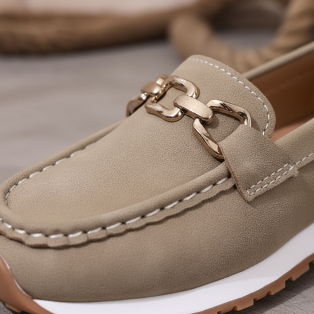 Emma | Mocasines de Mujer con Herrajes Dorados y Detalle de Costura | Casual