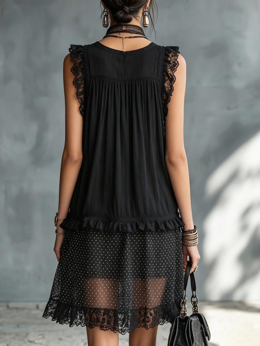 Martina - Vestido Mini Negro de Lunares Semitransparente con Detalles de Encaje y Volantes Decorativos