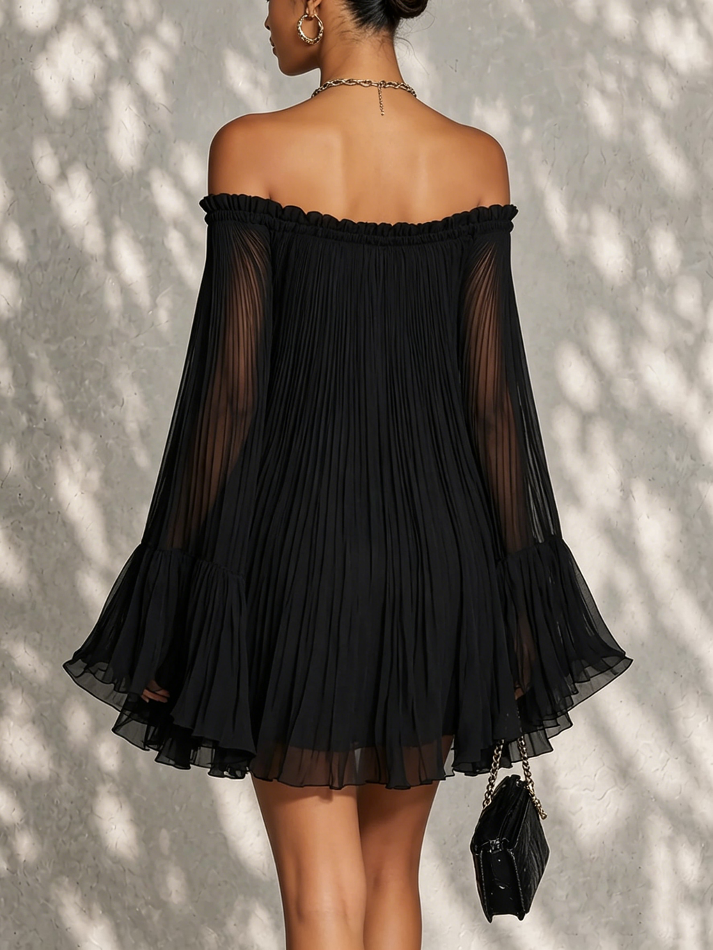 Camila - Vestido Mini Negro con Hombros Descubiertos, Volantes y Mangas Acampanadas