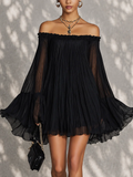 Camila - Vestido Mini Negro con Hombros Descubiertos, Volantes y Mangas Acampanadas