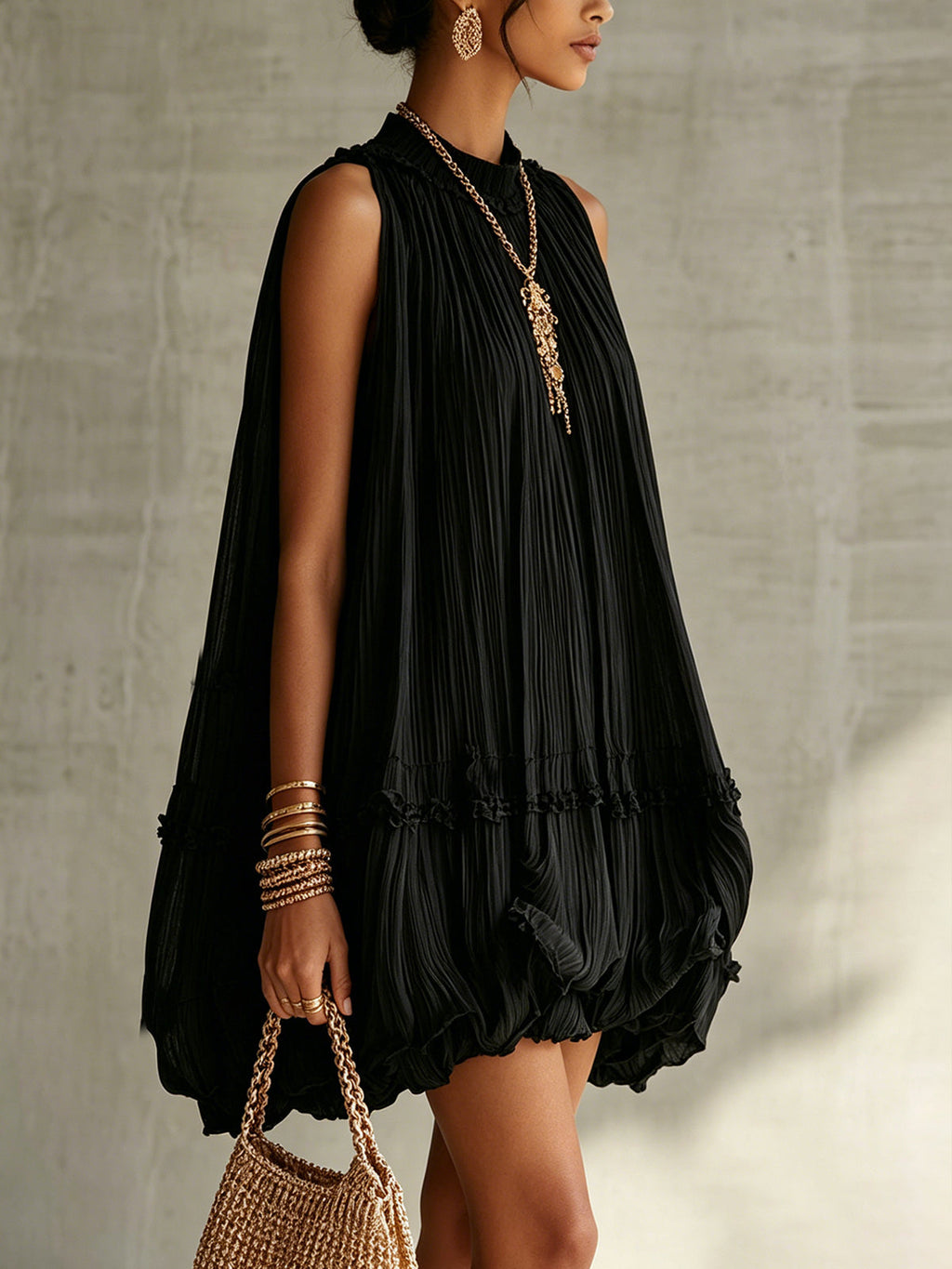 Valeria - Vestido Mini Negro de Gasa con Cuello Halter, Volantes y Falda de Efecto Globo