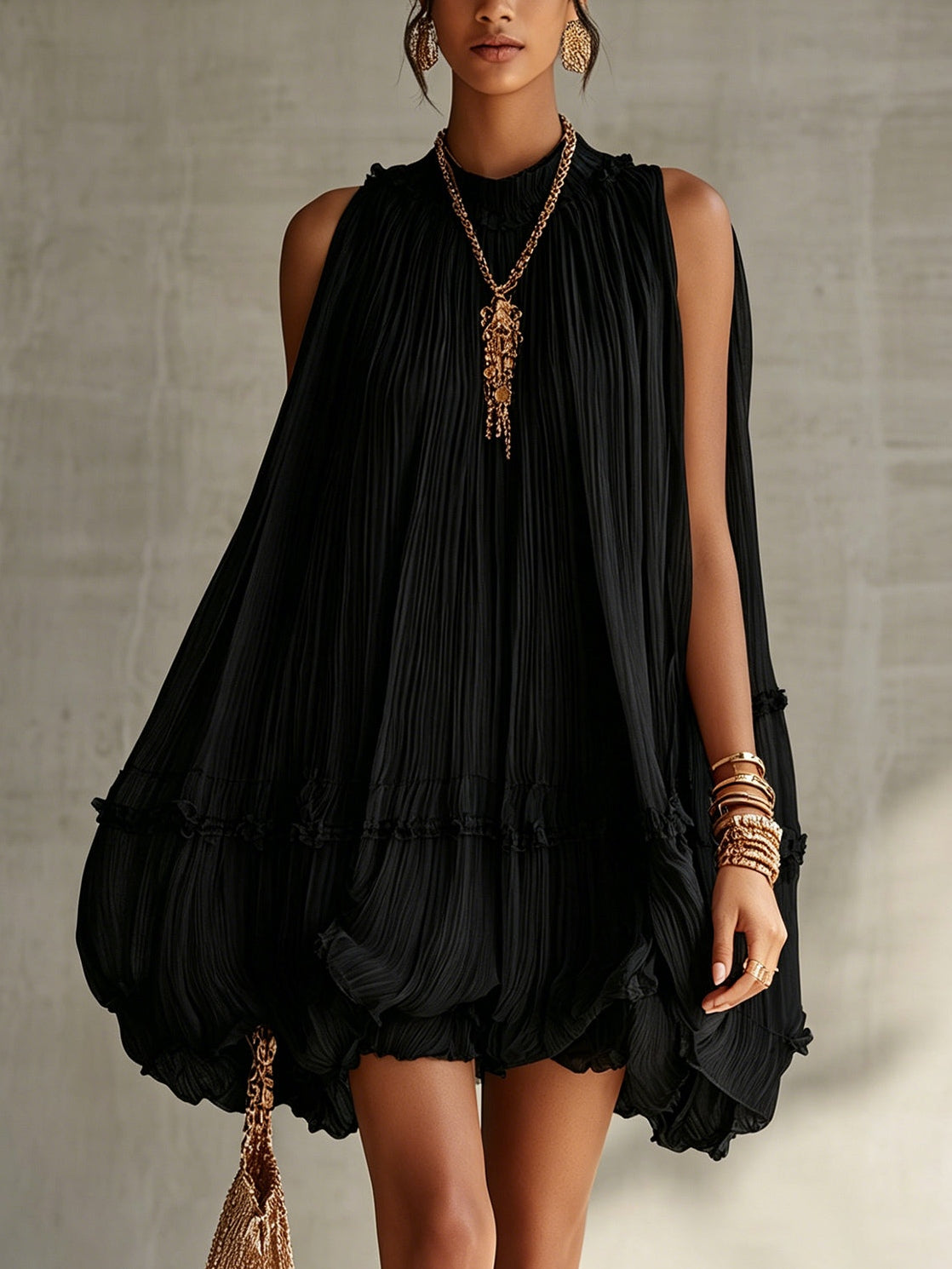 Valeria - Vestido Mini Negro de Gasa con Cuello Halter, Volantes y Falda de Efecto Globo