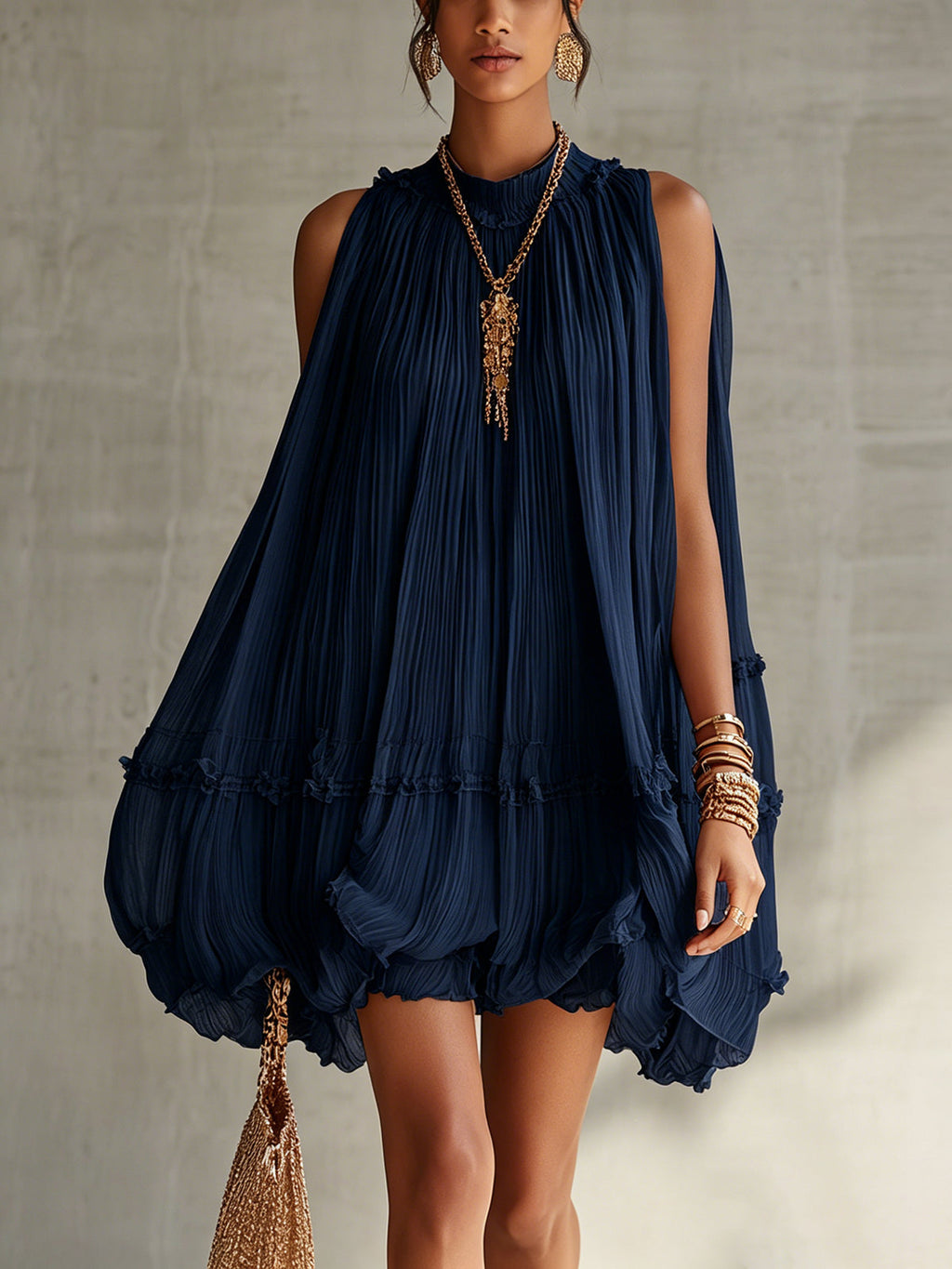 Valeria - Vestido Mini Azul Marino de Gasa con Cuello Halter, Volantes y Falda de Efecto Globo