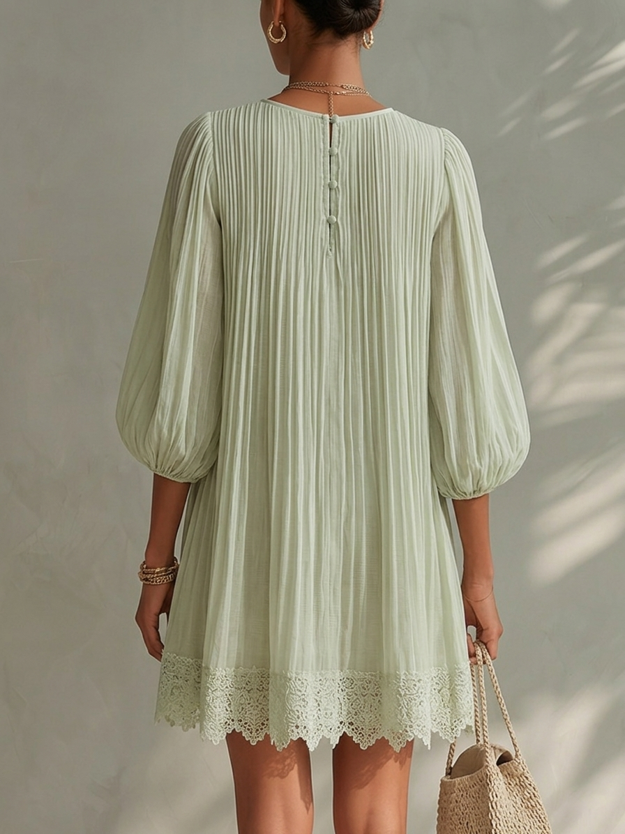 Aitana - Vestido Mini Verde Claro de Gasa Plisada con Mangas Farol y Detalles de Encaje Decorativo