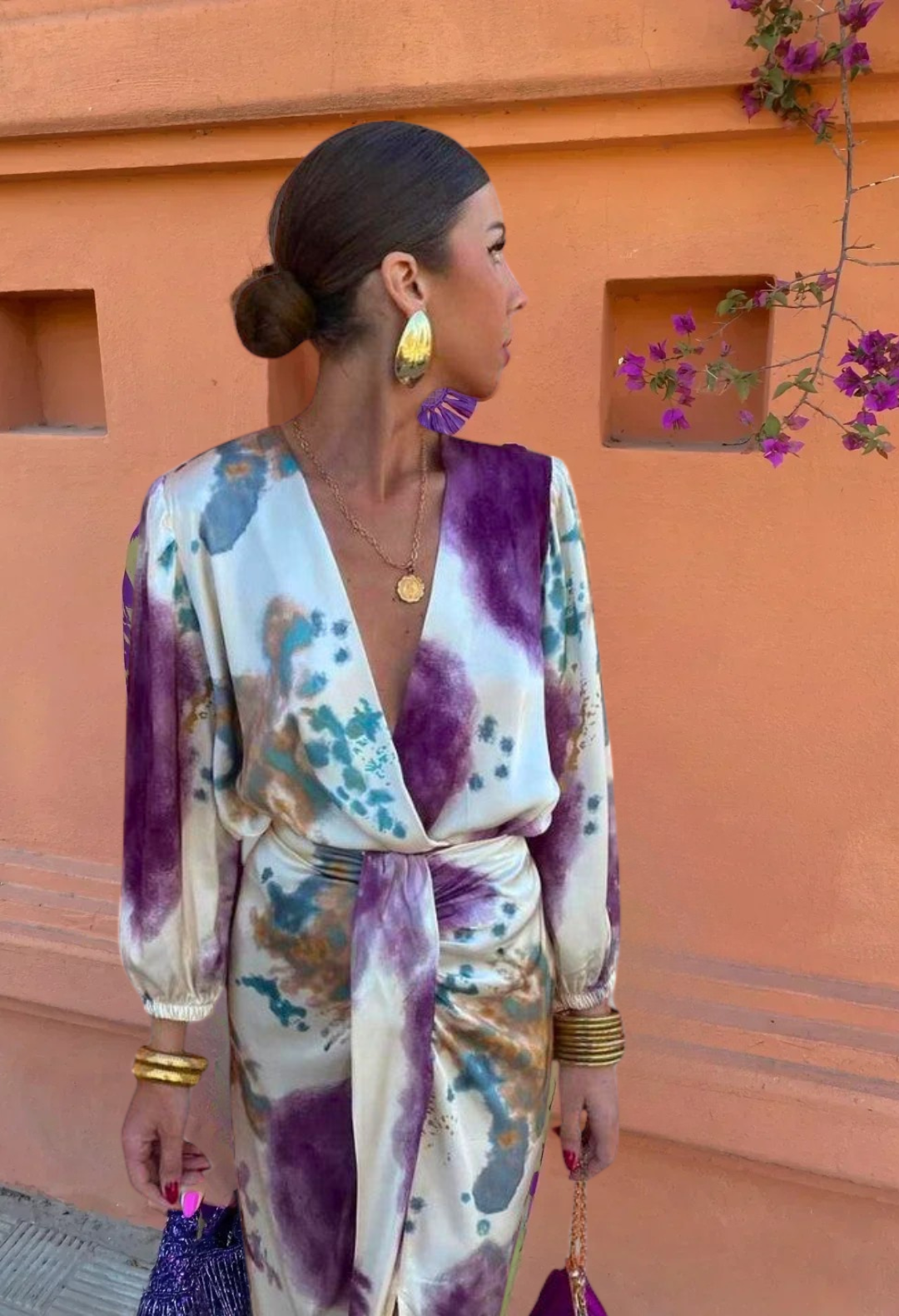 Amara | Vestido Midi Cruzado Con Estampado Artístico y Cinturón