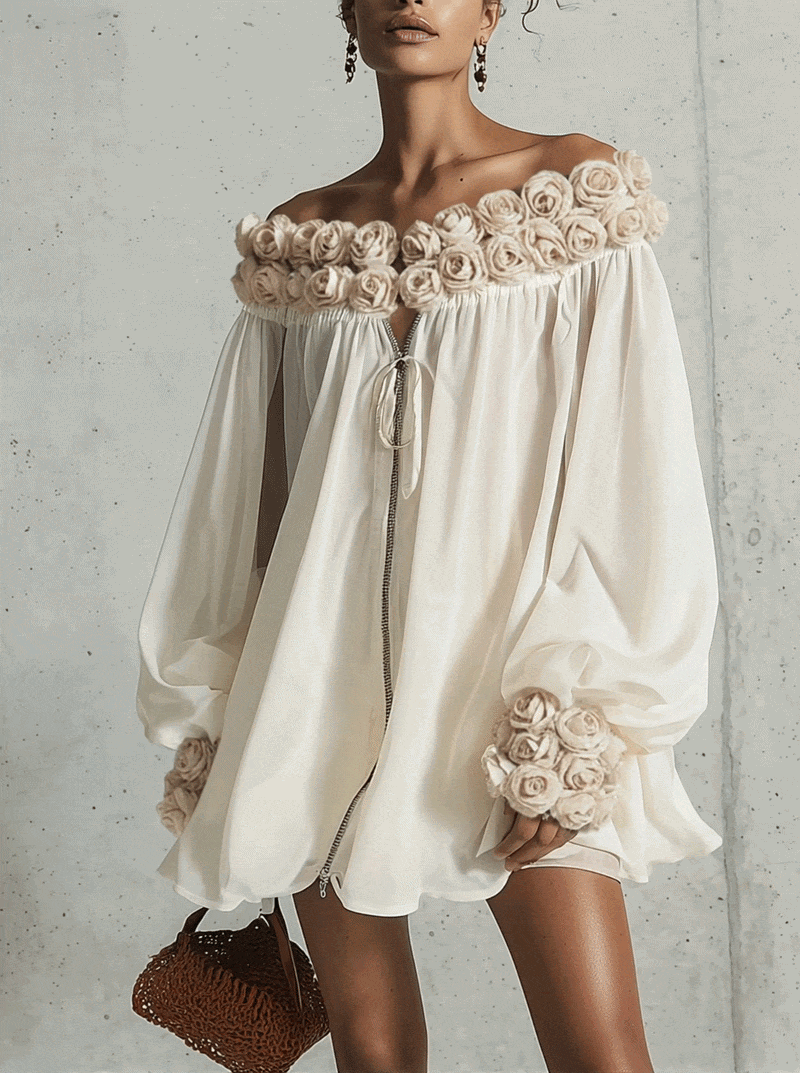 Emma - Vestido Mini Color Crema de Gasa con Flores 3D Decorativas y Cierre de Cremallera