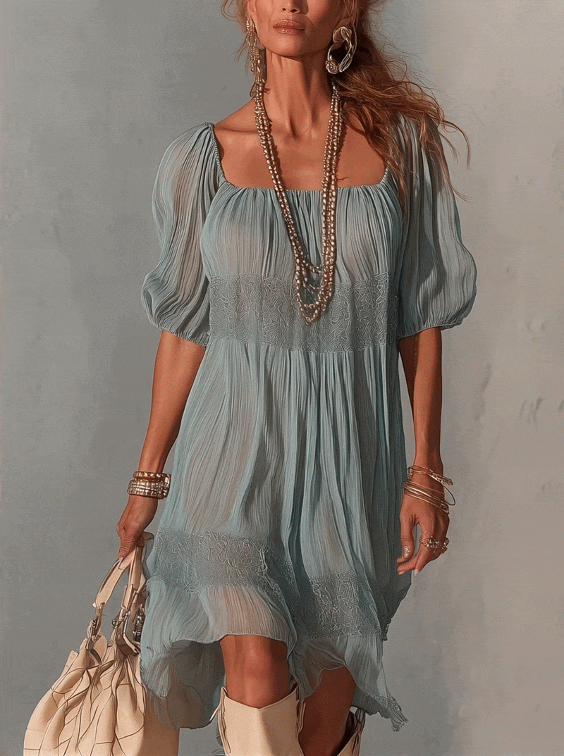 Elena - Vestido Midi Azul Plisado con Detalles de Encaje Decorativo
