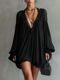 Camila - Vestido Mini Negro de Gasa con Escote Halter y Cuello de Encaje Decorativo